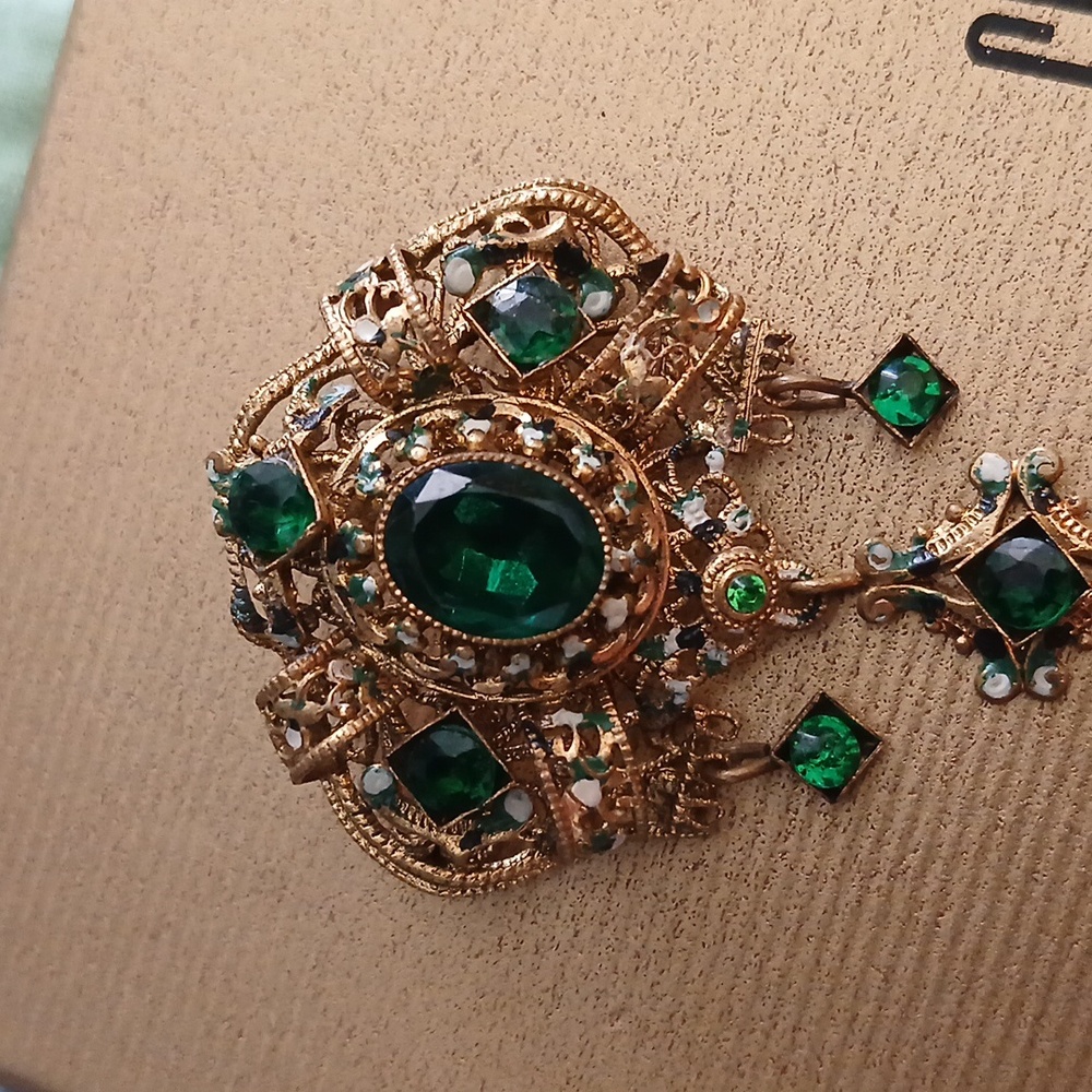 Vintage Gold-Tone Brooch with Emerald Green Stones - Picture 3 of 5